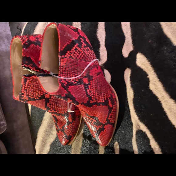 LBERTO ZAGO Snakeskin-Effect Leather Ankle Booties - Picture 9 of 9